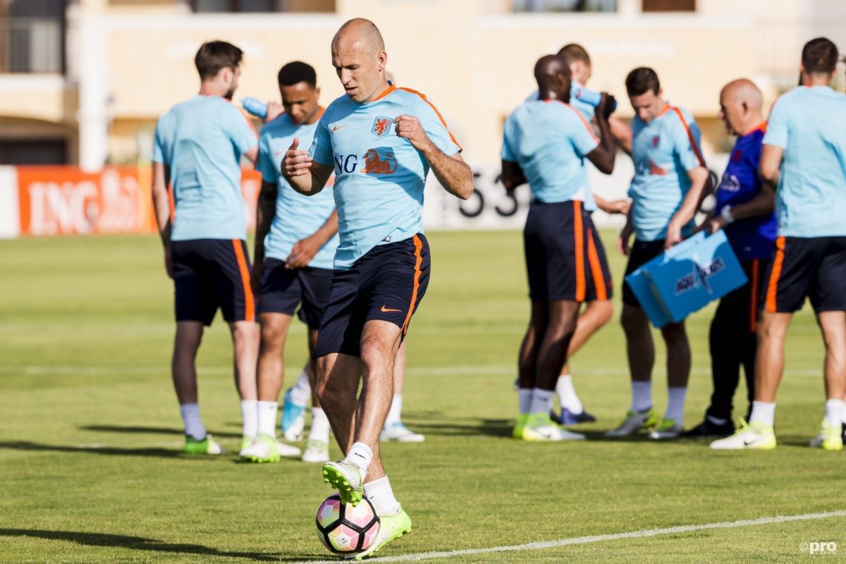 'Robben keert terug op trainingsveld'