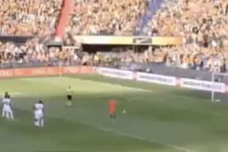 VIDEO: Robben scoort vanaf penalty-stip