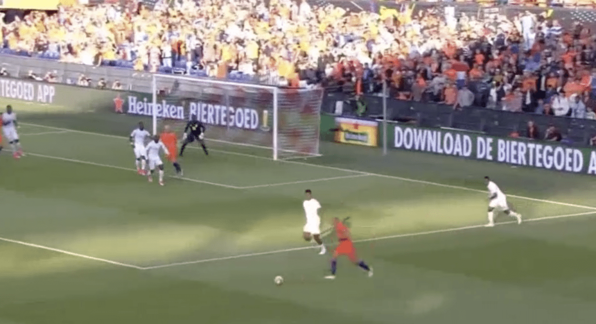 VIDEO: Veltman zet Oranje op 3-0 met zijn tweede