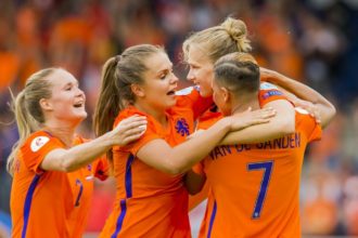OranjeLeeuwinnen naar halve finale na overwinning op Zweden