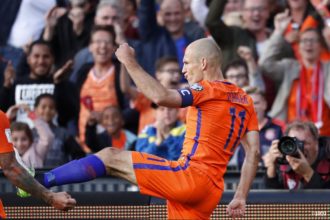 Ook Robben geniet van OranjeLeeuwinnen
