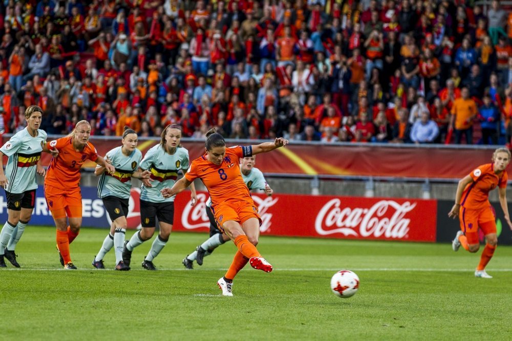 Oranjevrouwen oefenen tegen België