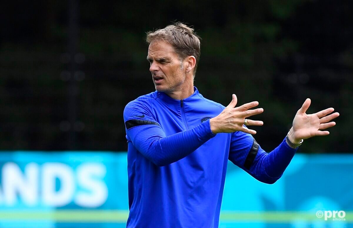 De Boer gaat twee spelers wisselen