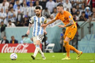 Messi gaat tekeer tegen Van Gaal en Weghorst