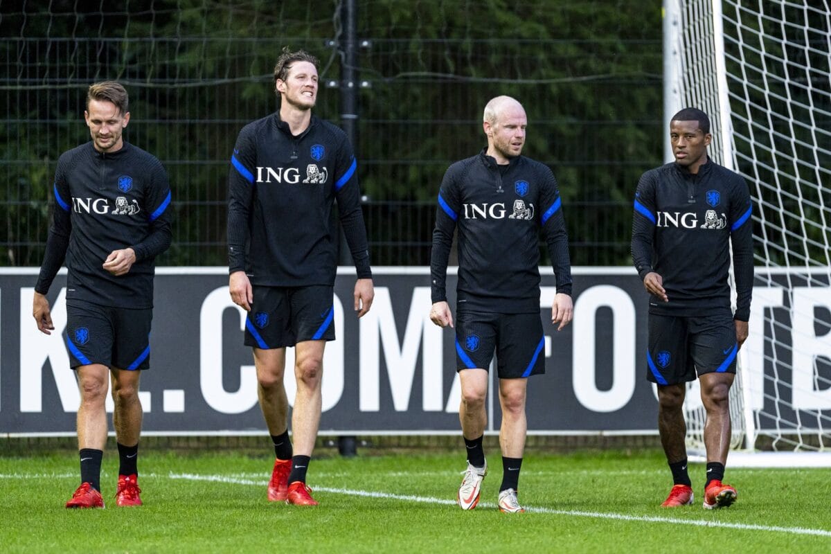 Luuk de Jong, Wout Weghorst, Davy Klaassen en Georginio Wijnaldum op een training van Oranje