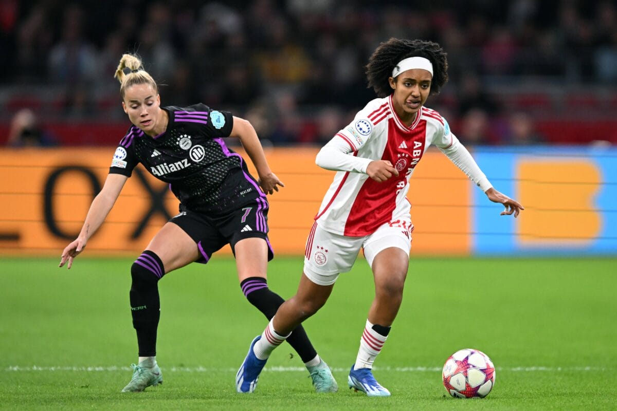Lily Yohannes in actie namens Ajax vrouwen tegen Bayern München vrouwen