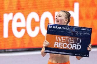 Femke Bol verbetert eigen wereldrecord op 400 meter bij NK indoor
