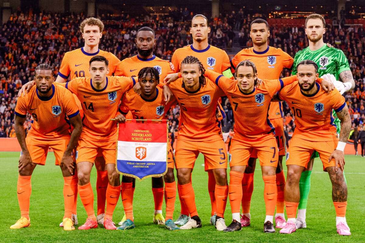 De opstelling van het Nederlands elftal tegen Schotland