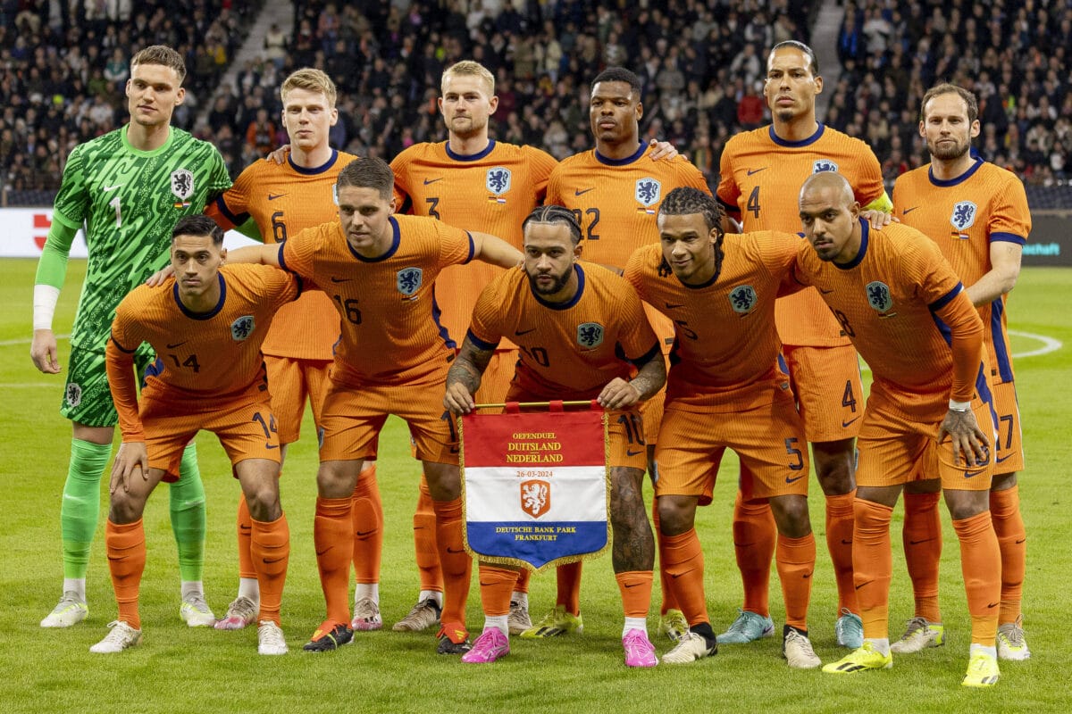 Het Nederlands elftal voorafgaand aan de interland tegen Duitsland.
