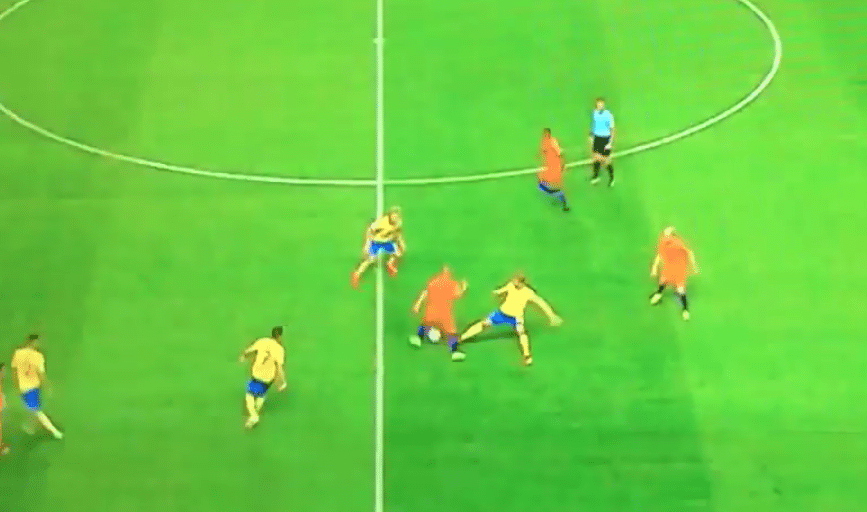 Deze heerlijke actie van Sneijder was het hoogtepunt van Zweden - Nederland