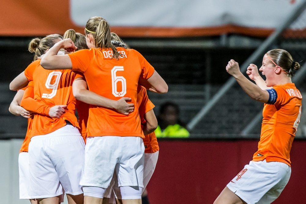 Oranje Leeuwinnen starten voorbereiding EK 2017