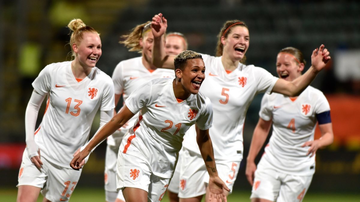 Oranje Leeuwinnen in zware poule op EK