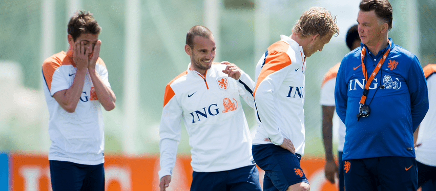 Verhaegh en Sneijder op de training